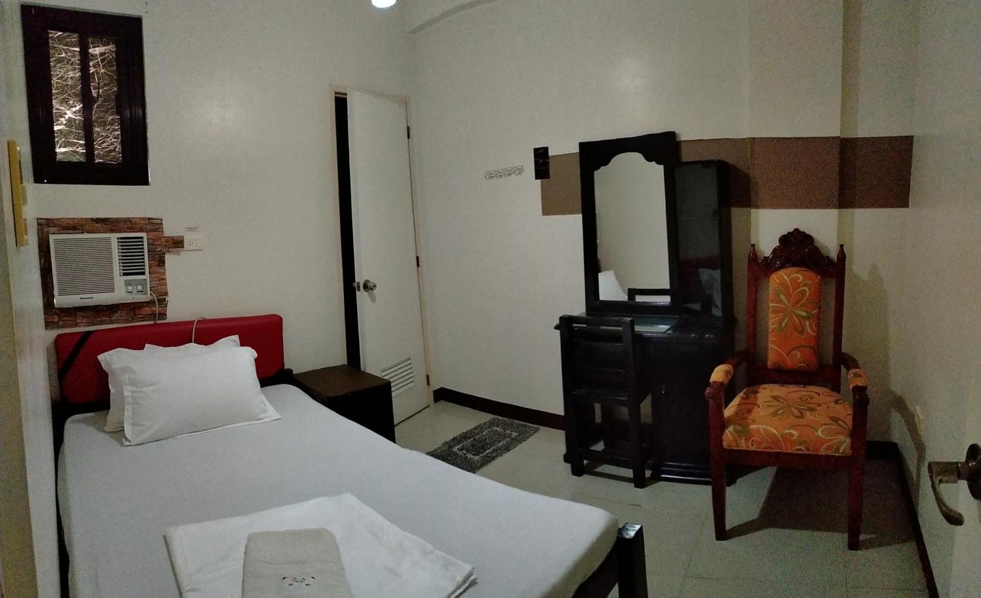 V.F. Riton Apartelle Laoag Exterior foto