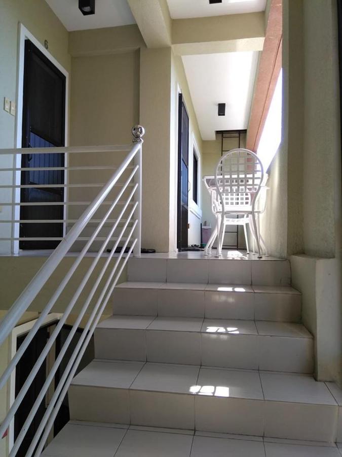 Apartamento V.F. Riton Apartelle Laoag Exterior foto